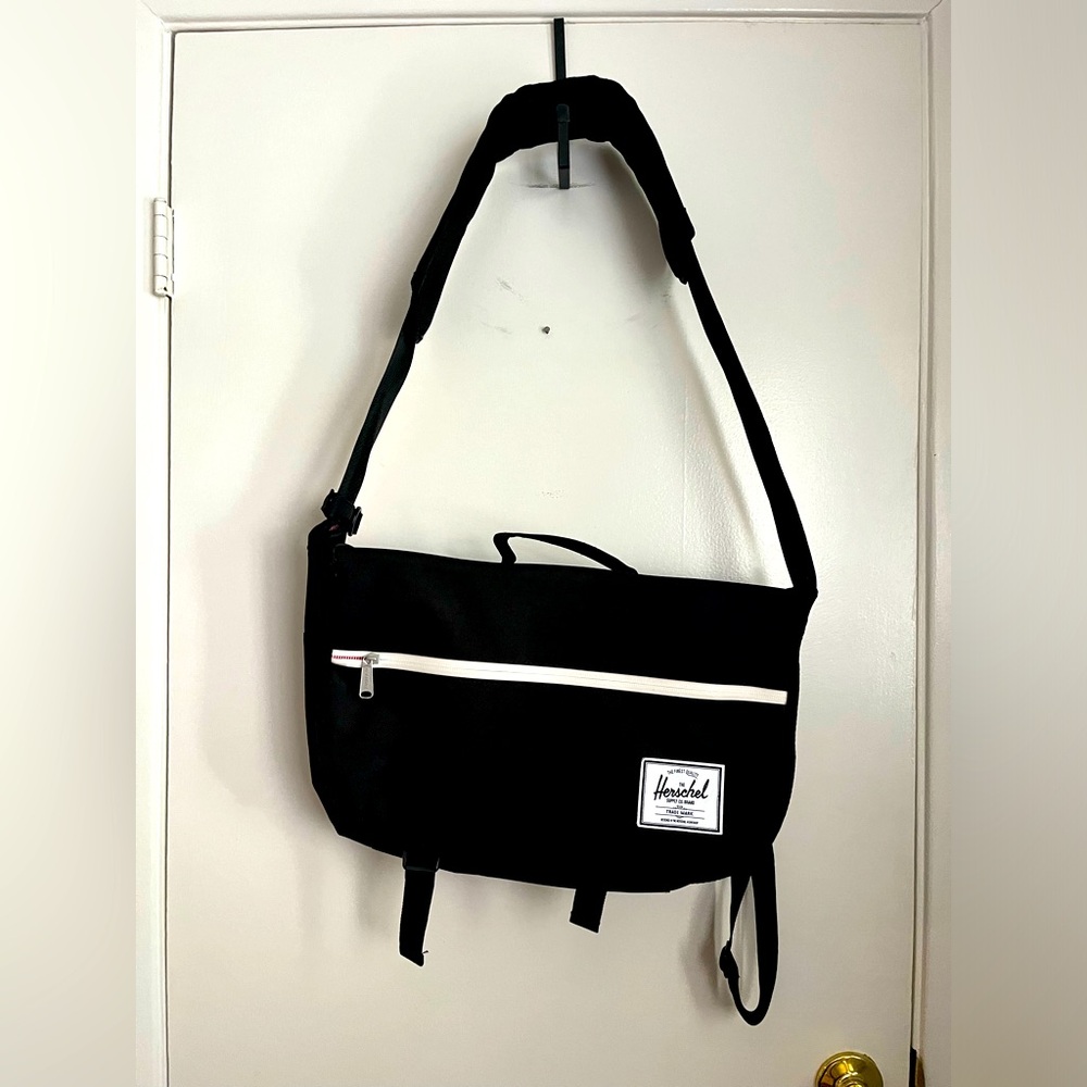 HERSCHEL SUPPLY CO LAPTOP BAG with shoulder strap - never used!
